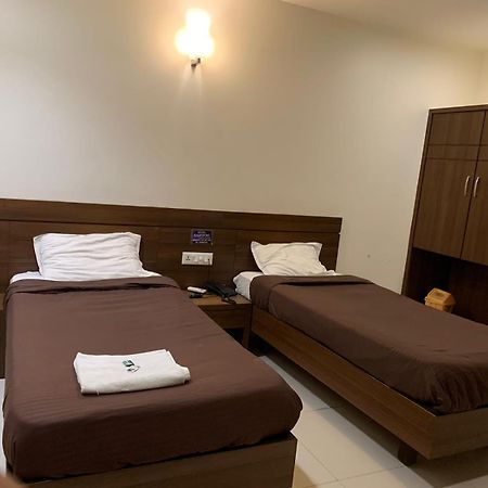 Hotel Sahyog Padra  Екстериор снимка