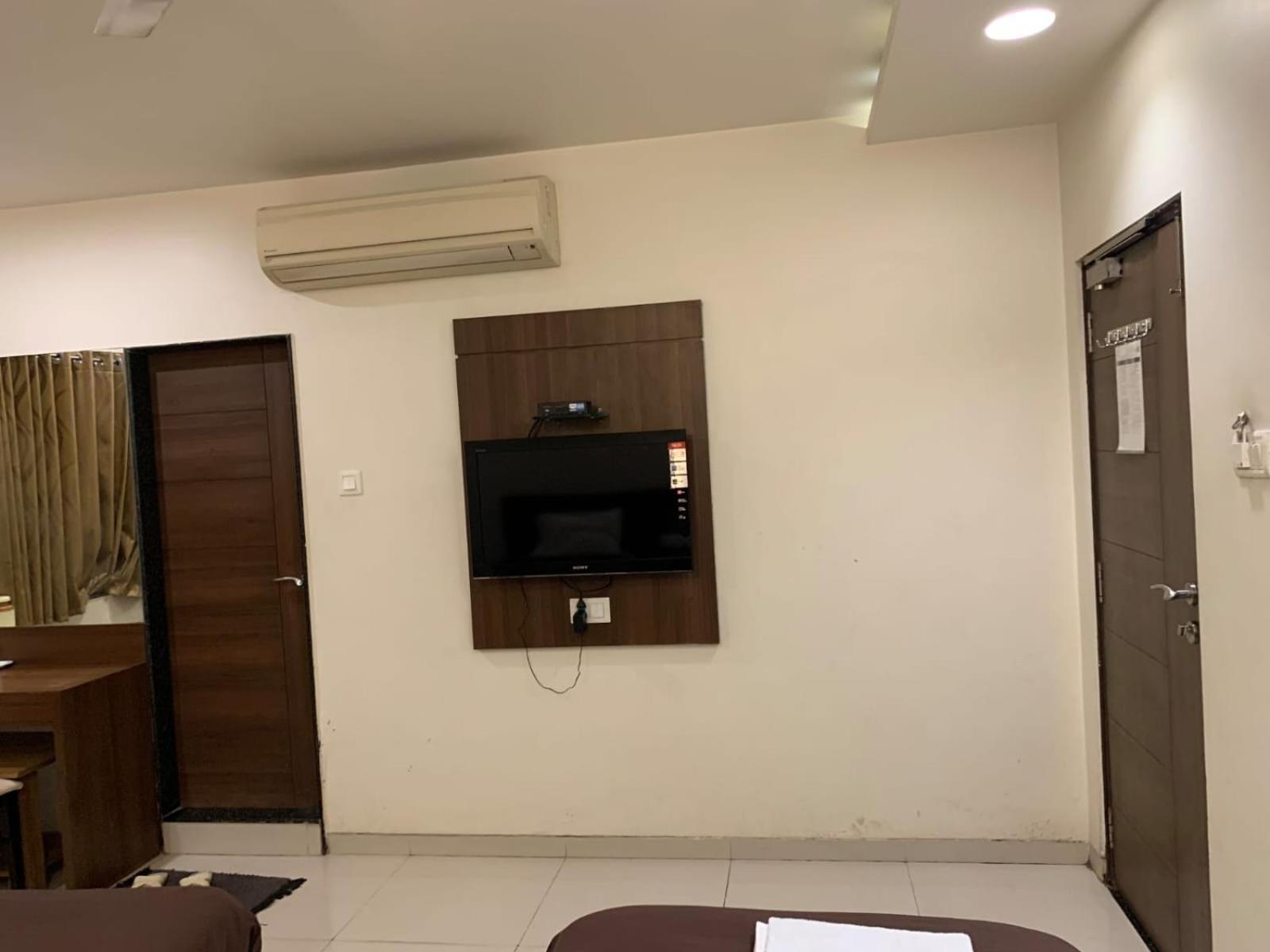 Hotel Sahyog Padra  Екстериор снимка
