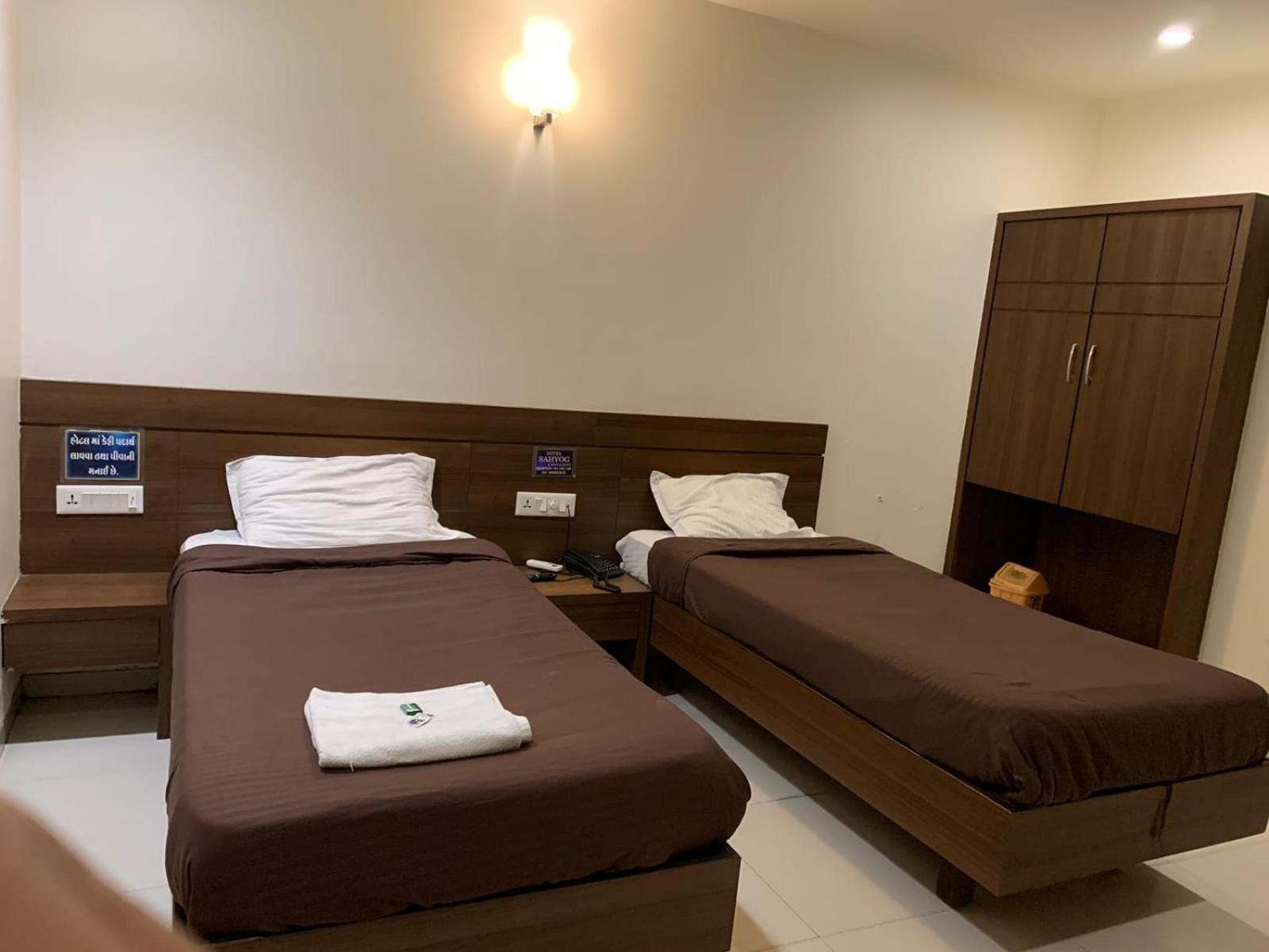 Hotel Sahyog Padra  Екстериор снимка